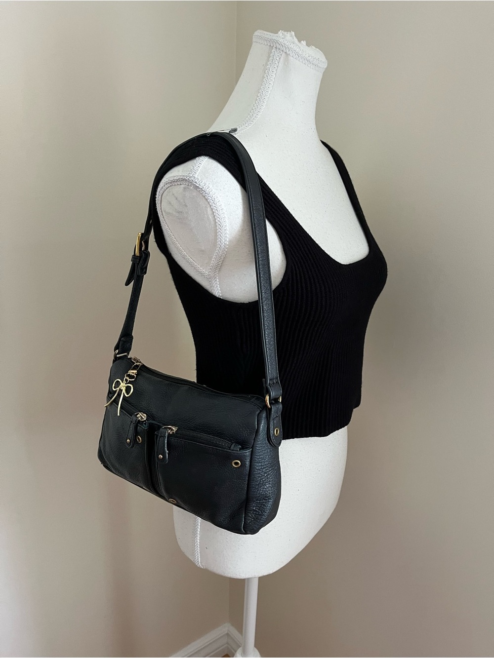 Classic Black Leather Shoulder Bag - Sleek Everyday Style